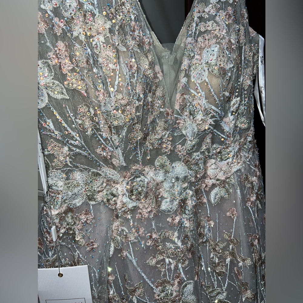 A-line embroidered floral gown - Picture 8 of 16